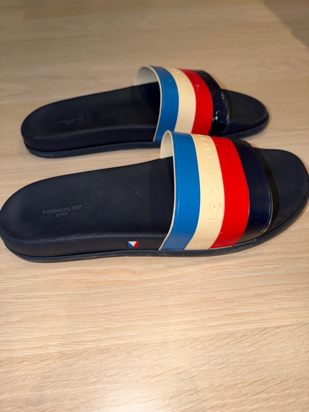 Louis Vuitton Men’s Slide Sandals - Blue/Cream/Red - America Cup - Picture 4 of 8